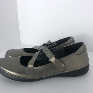 Vionic Metallic Flats